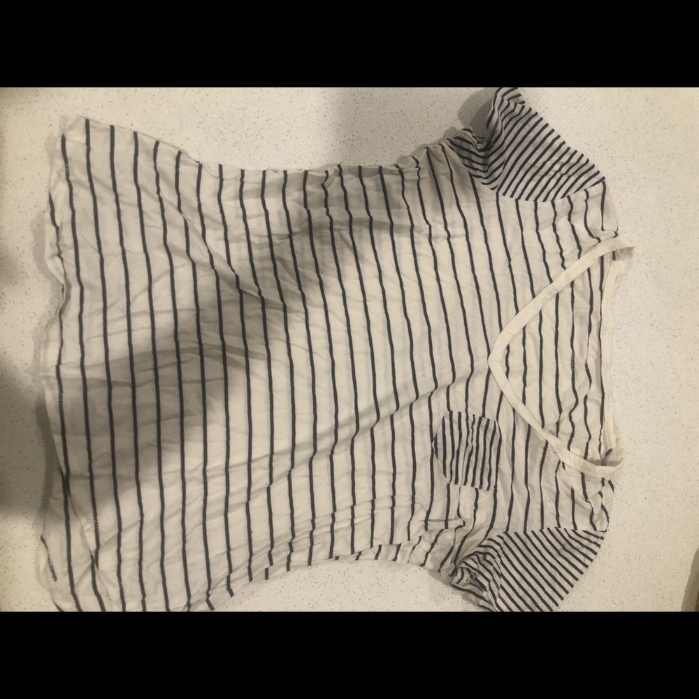 Gap navy blue stripe t shirt